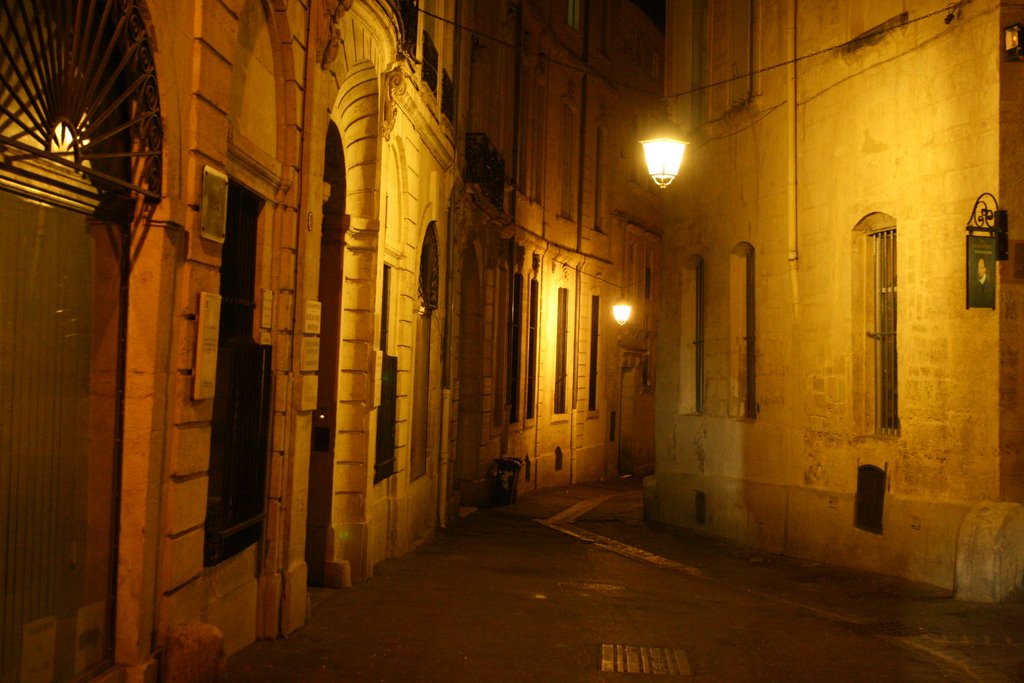 Place Petrarque at night, Монпелье