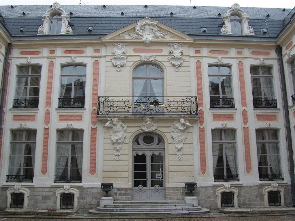 Arras, hôtel Dubois-de-Fosseux (1749), Аррас