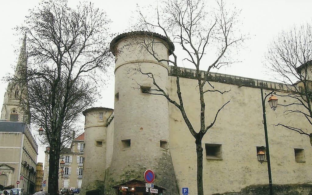 Castillo de Bayona donde estuvo recluido Carlos IV por Napoleón. Francia., Байонна