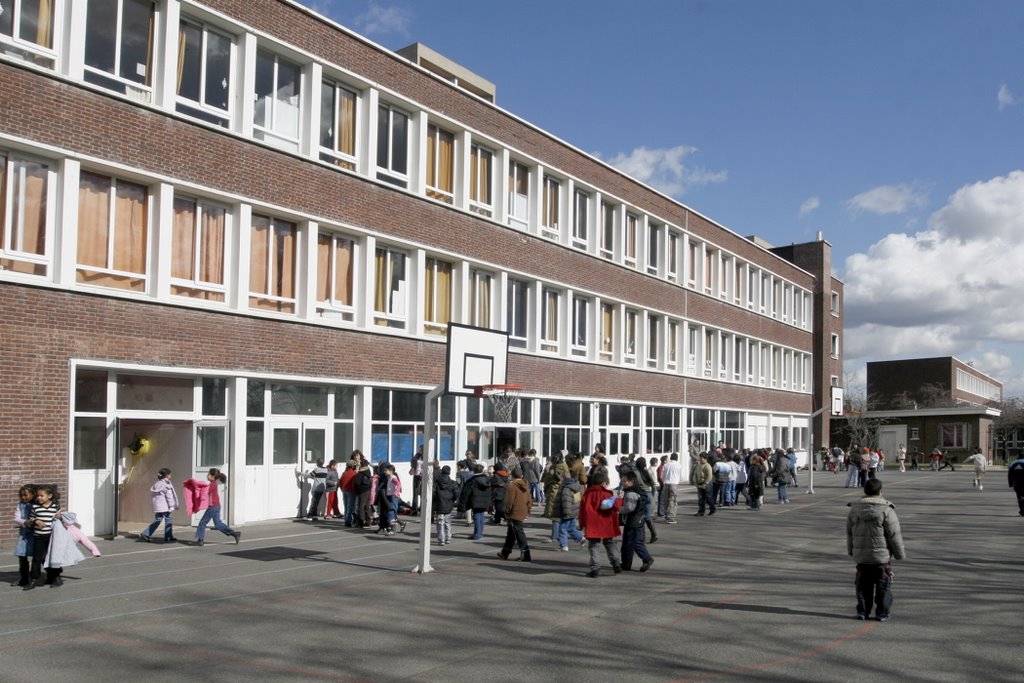 Ecole Noue Caillet élémentaire, Бобини
