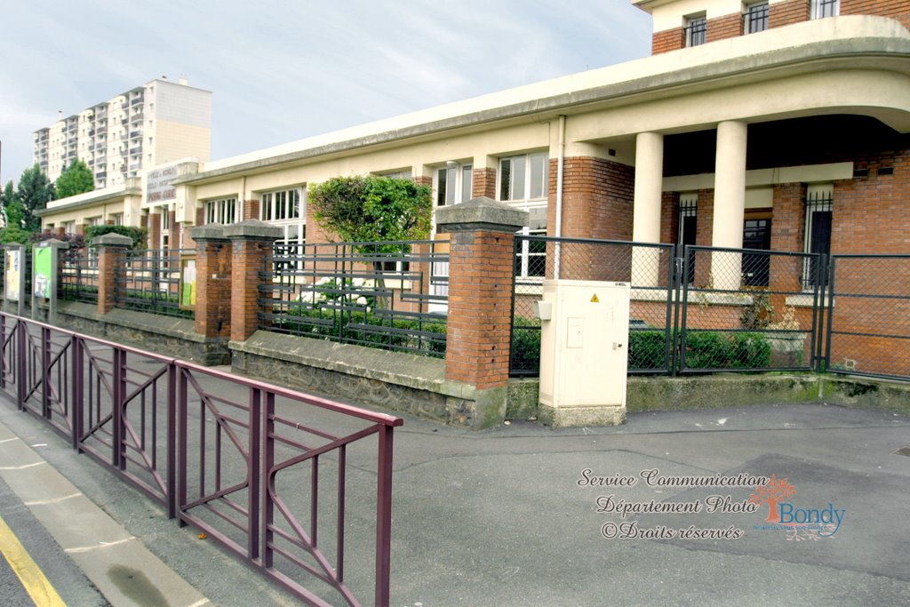 Ecole Pierre Curie Maternelle, Бонди