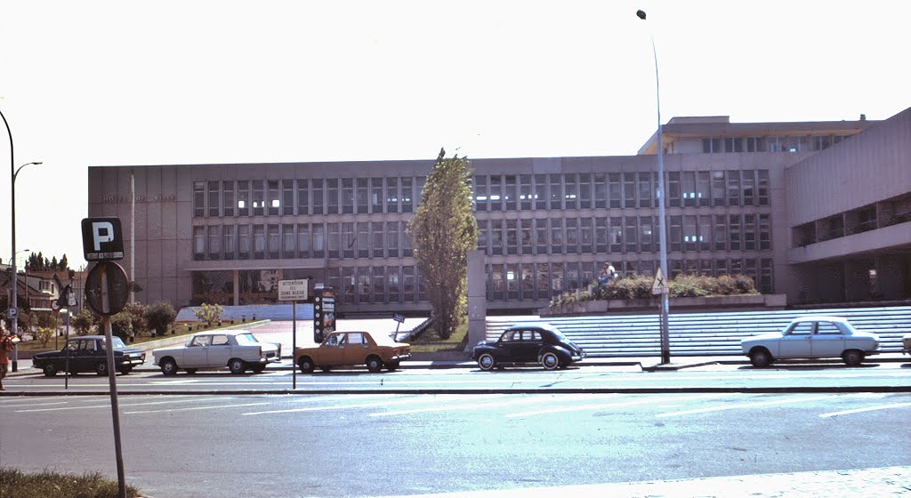 Bondy (93) 6 juin 1973. lHôtel de ville. (Diapositive numérisée)., Ла-Курнье