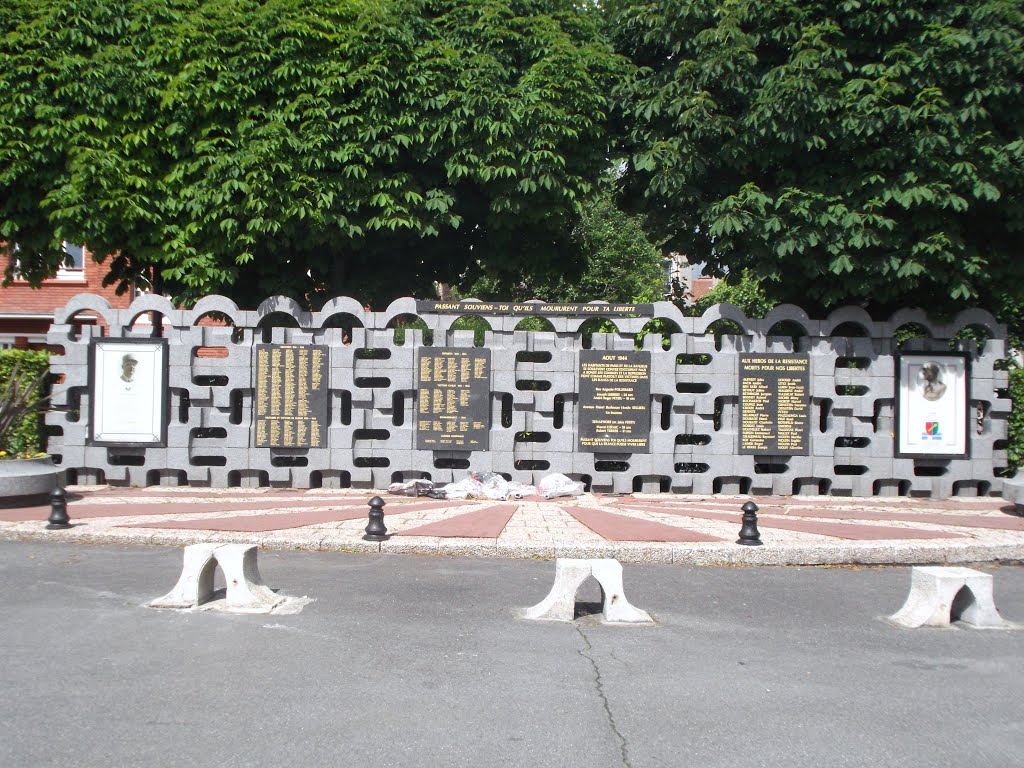 93-Bondy monument aux morts, Ла-Курнье