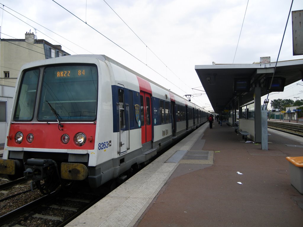 RER B - SNCF - AKZZ 84 à quai, Ле-Бланк-Меснил