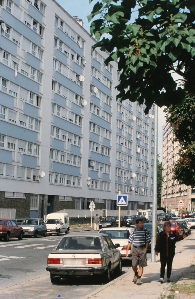 Immeuble rue jean Moulin: bondy habitat, Ольни-су-Буа