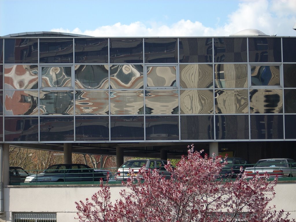 Saint-Denis - Delafontaine Hospital : reflection in cafeteria windows 1, Сен-Дени