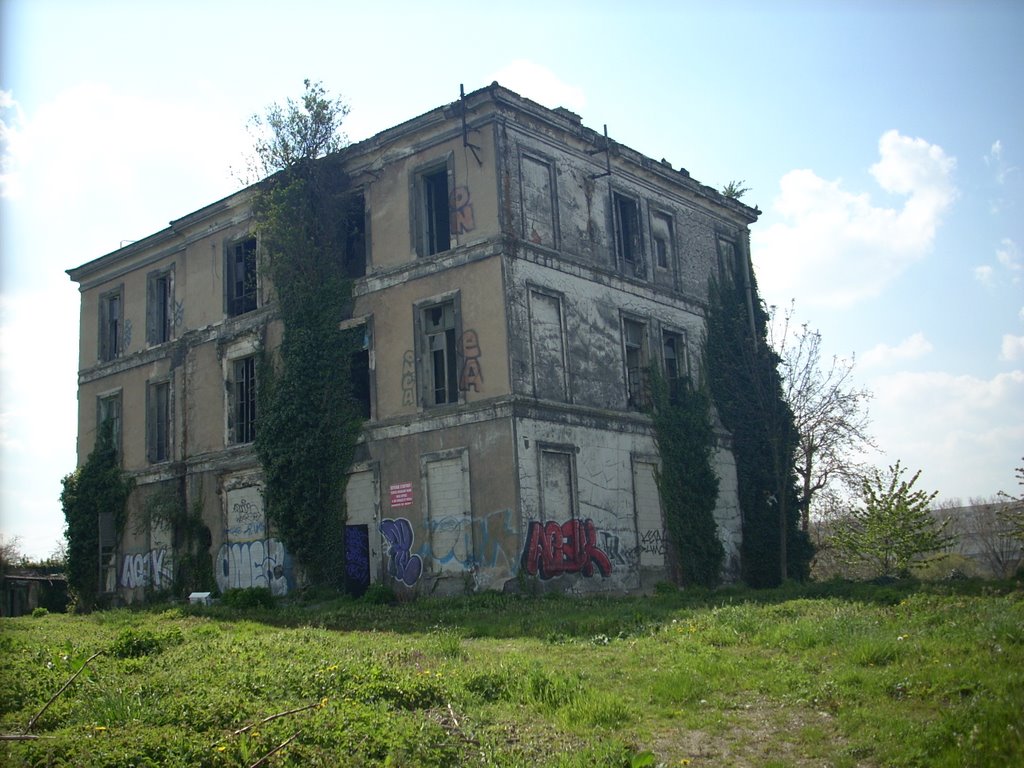 Saint-Denis : abandoned 3  dedicated to Roland, Сен-Дени