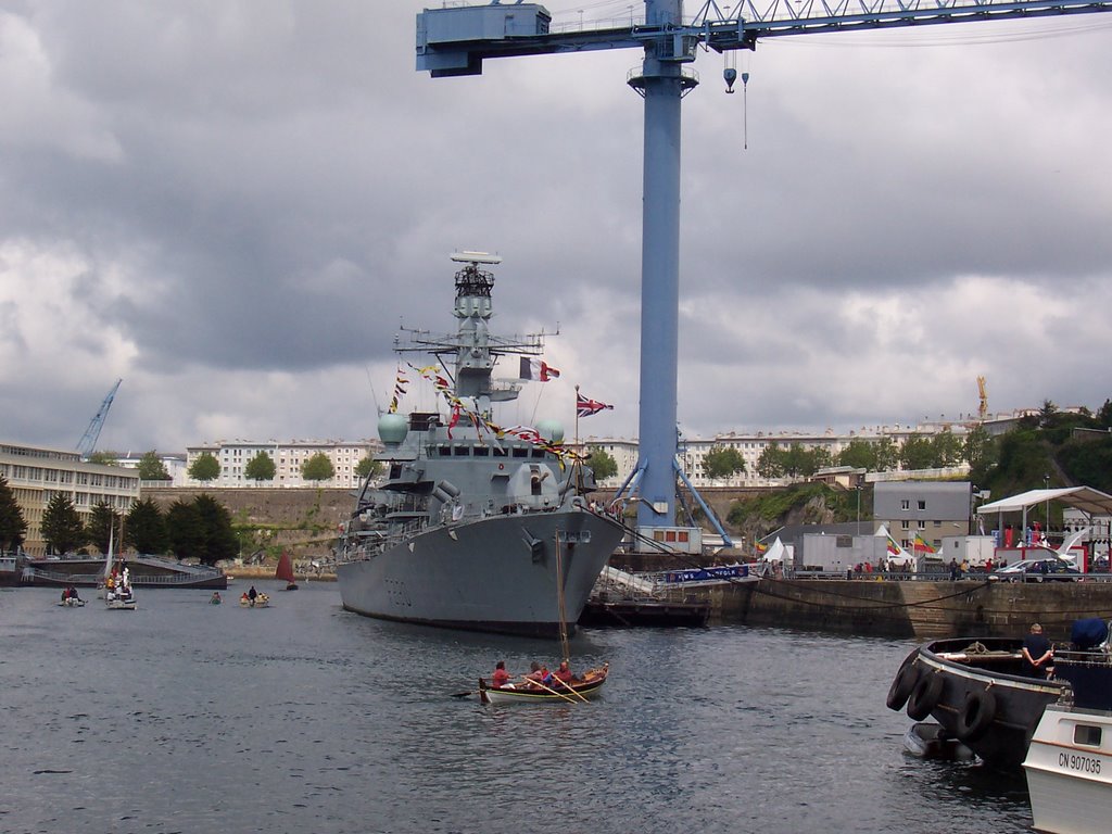 Brest, destroyer anglais en visite lors des fêtes 2004, Брест