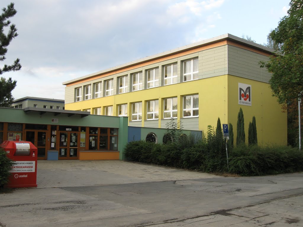 Karviná - Hranice,základní škola Mendelova, Карвина