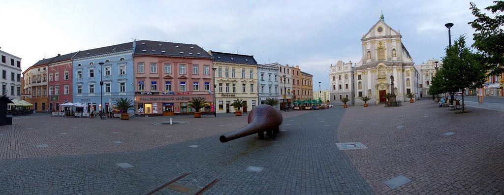Opava - Dolní náměstí s kostelem Sv. Vojtěcha (Lower Square with St. Adalbert Church) - večerní panorama (evening panorama), Опава