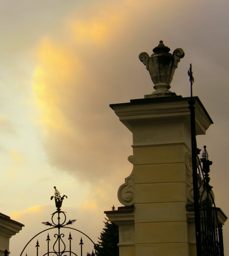 Sloup hřbitovní brány (Column of the cemetery gate), Opava, Опава