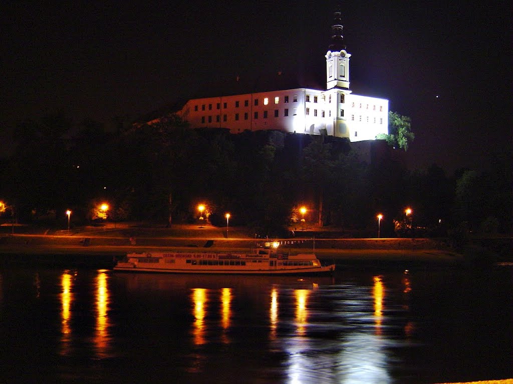 Děčín, night view of the Castle., Дечин