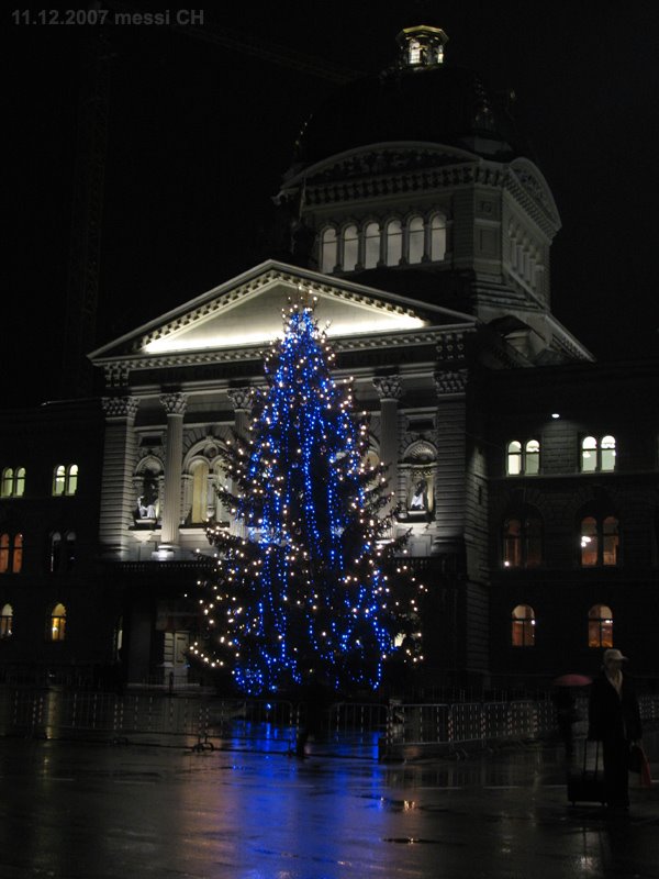 (messi07) Bundesplatz mit Weihnachtsbaum vor Bundeshaus [160°], Кониц