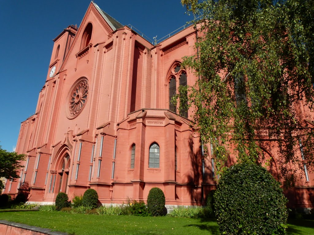 Basilique Notre-Dame (Cathédrale rouge), Ла-Шо-Де-Фонд