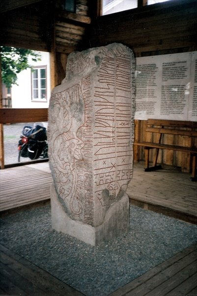 Runsten (rune stone), Sparlösa (1999), Борас