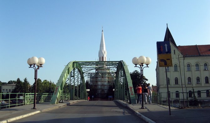 mali most, Зренянин