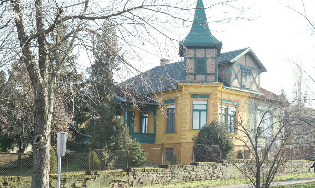 Kuća kod teniskih terena, Зренянин
