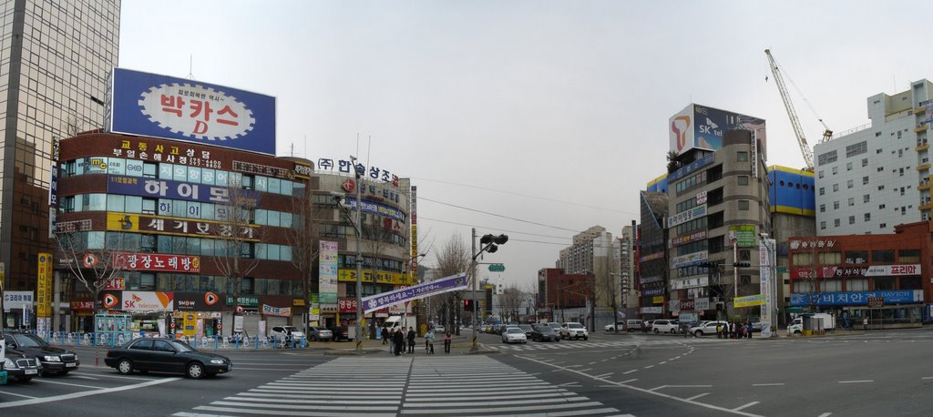 intersection in front of Masan station, Масан