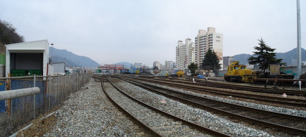 rails at Masan station, Масан
