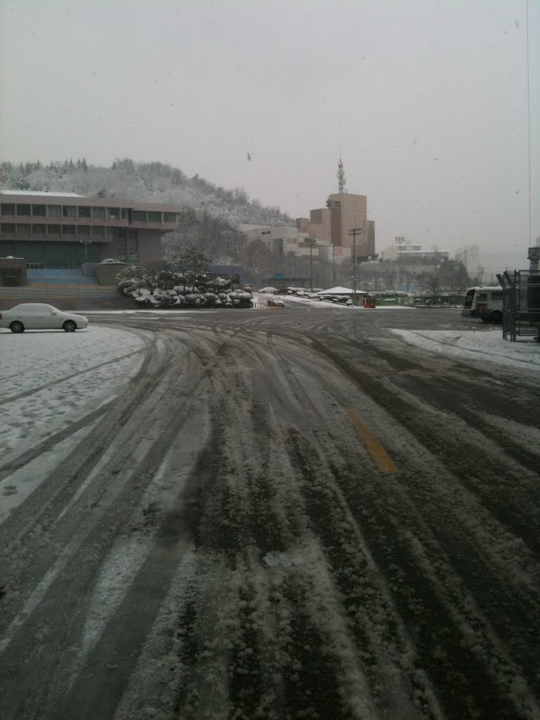 snow falling in Masan Stadium., Масан