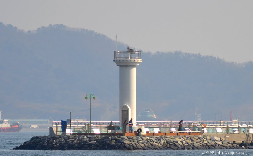 진해항 방파제 등대 [ 眞海港 防波提 燈臺 / Jinhae Hang Breakwater Lighthouse ], Чинхэ