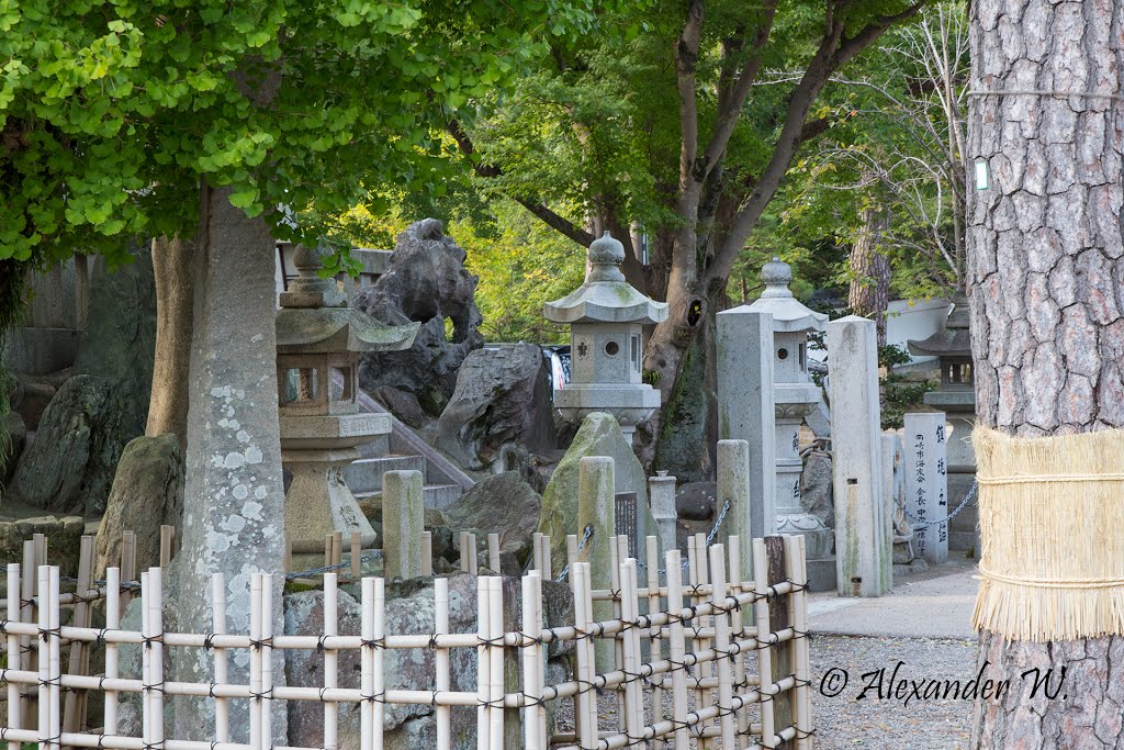 Monument, Оказаки
