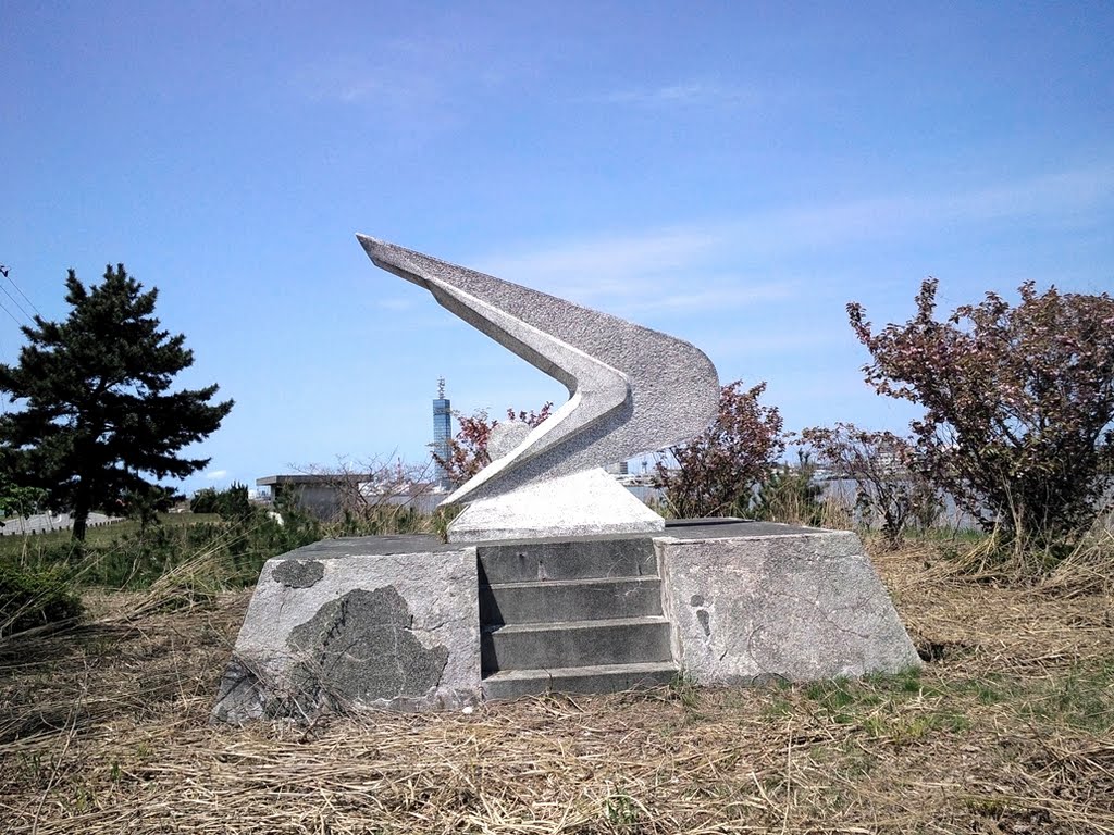 秋田県章の形の石碑（秋田市向浜）, Акита