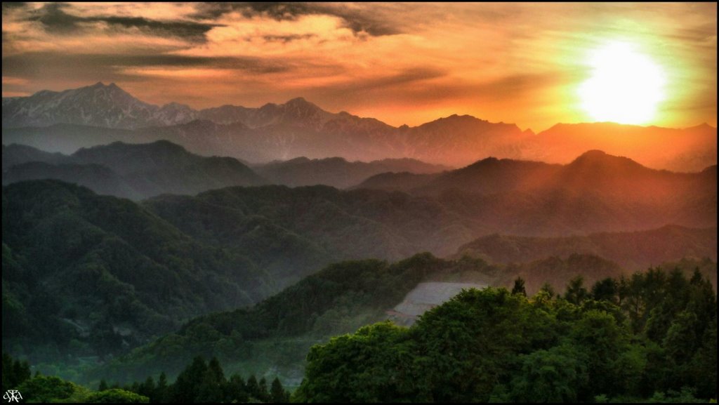Last sunset over the Northern Alps, Мииако
