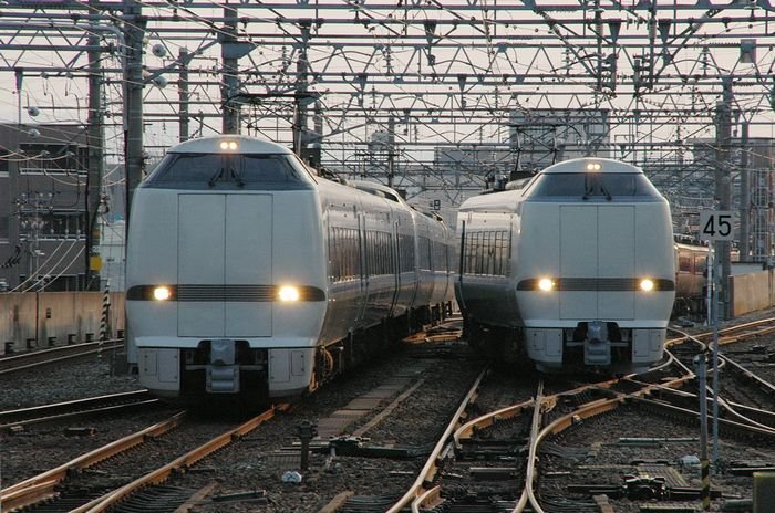 朝の金沢駅特急電車, Каназава