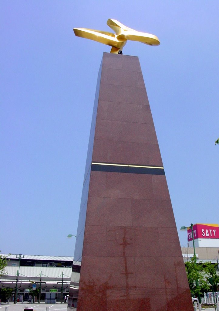 A Monument at the front of JR Sakaide Station, Сакаиде