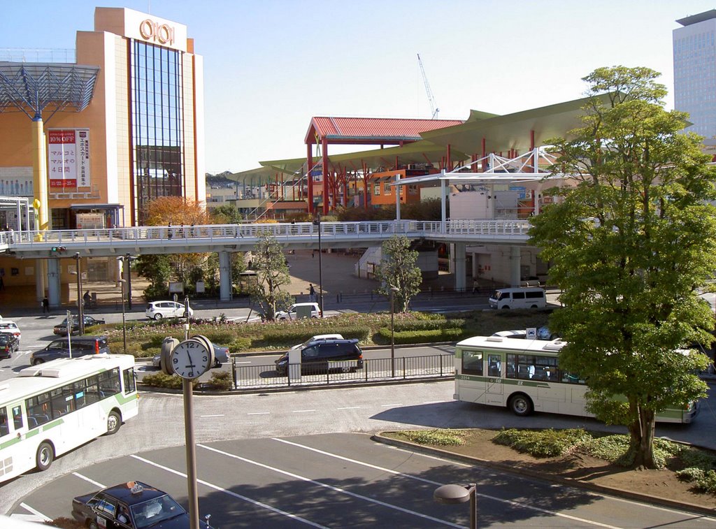 海老名駅前（自由通路から、2008年11月）, Ацуги