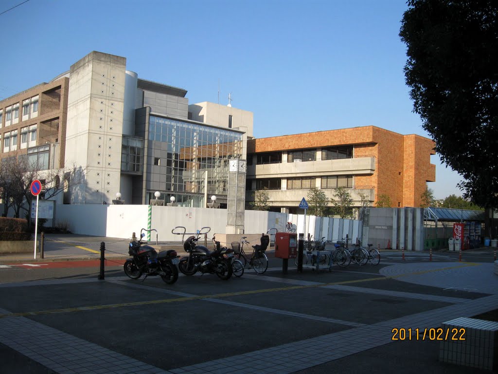 海老名市文化会館（工事中、2011年2月）, Ацуги