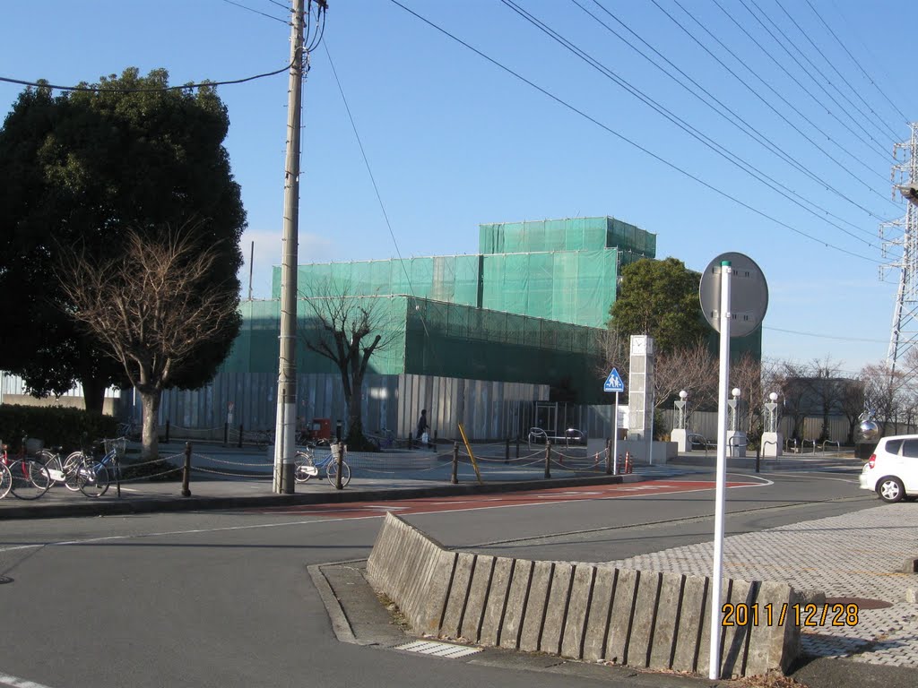 海老名市総合福祉会館（工事中・2011年12月）, Ацуги