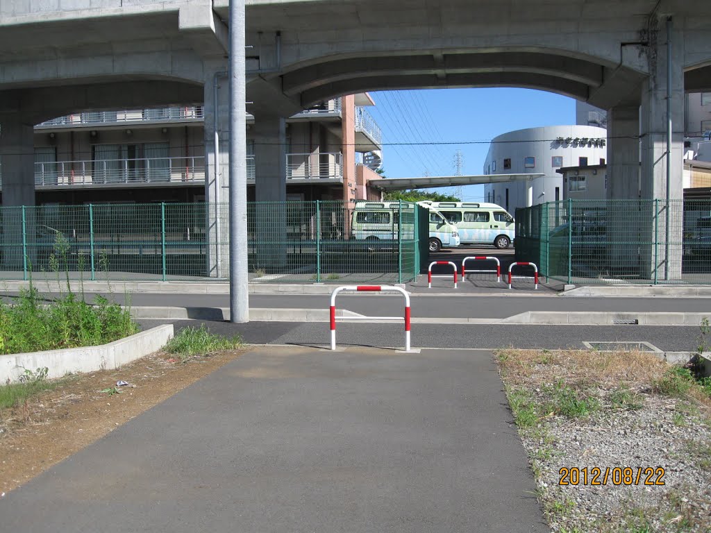 海老名総合病院敷地でいったん途切れる横須賀水道道, Ацуги