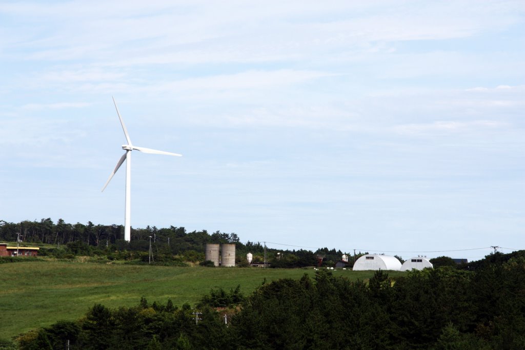 六ヶ所村の風力発電機 wind power generator at Rokkasho, Йокогама
