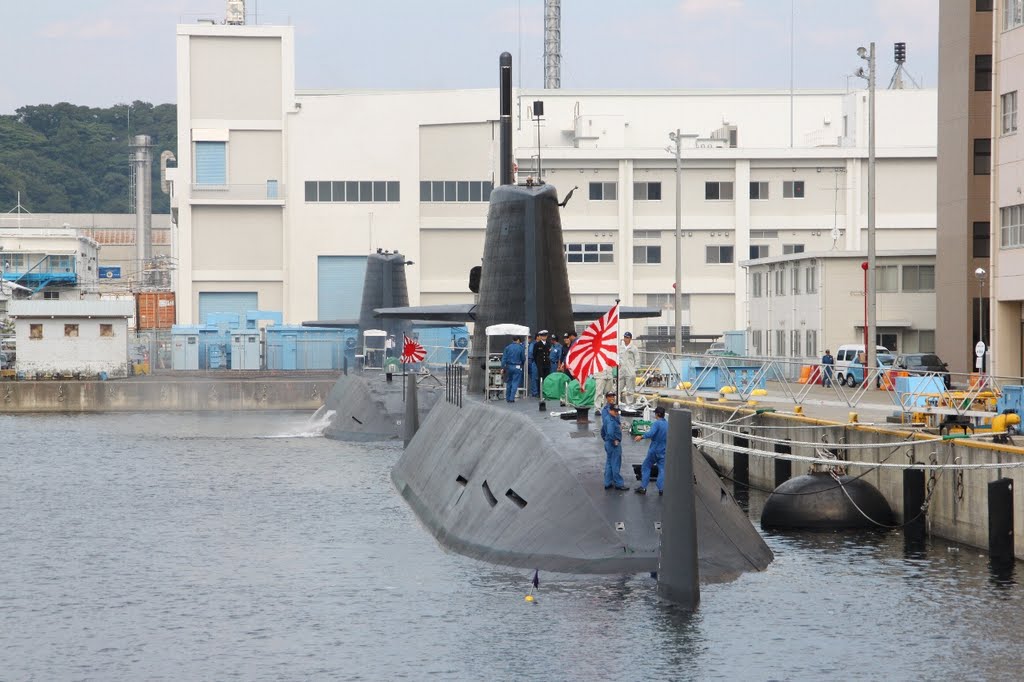 潜水艦　２隻, Йокосука