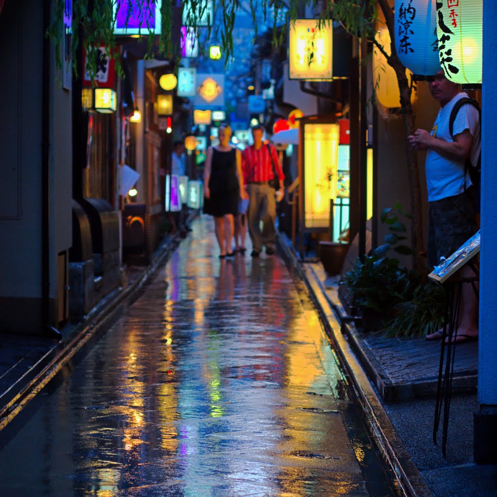 Ponto-cho in a evening after rain, Киото
