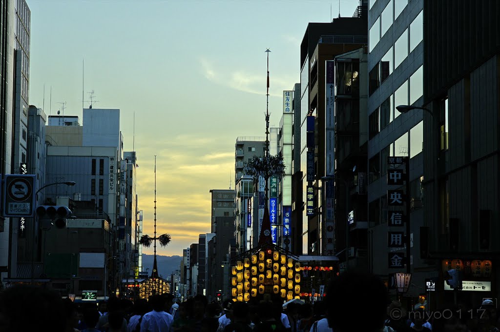 Kyoto.祇園祭(Gion-Matsuri Festival).四条烏丸西. 函谷鉾、月鉾, Киото