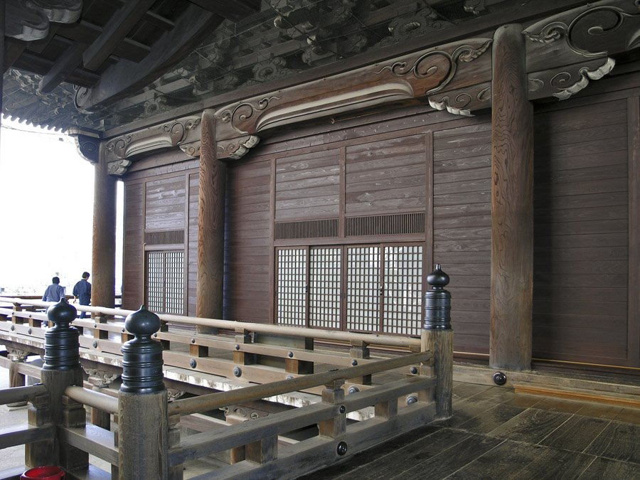 京都東本願寺外観の詳細　Outside wall detail. Higashi-Honganji Temple, Kyoto., Киото