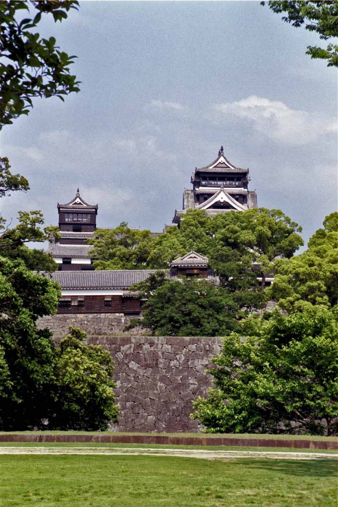 Kumamoto - castle http://en.wikipedia.org/wiki/Kumamoto, Кумамото