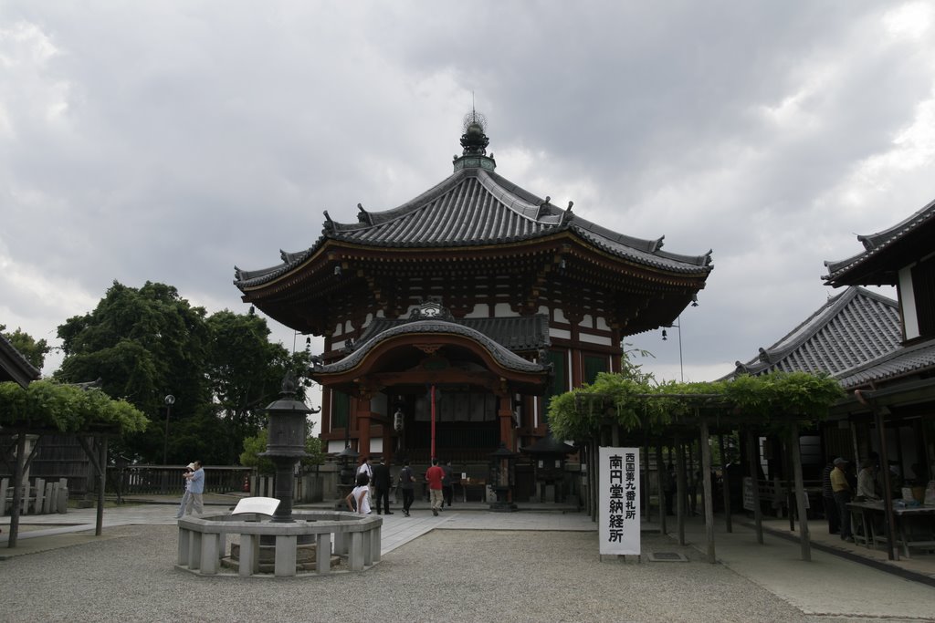 興福寺 南円堂, Сакураи