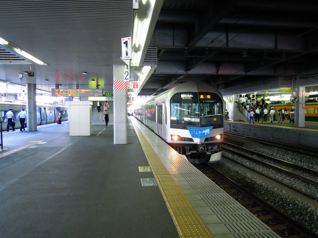 Marine Liner, JR Okayama station platform, Окэйама