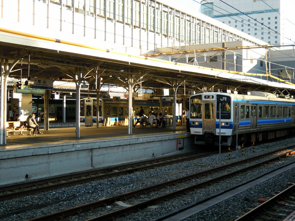 JR Okayama station platform, Окэйама