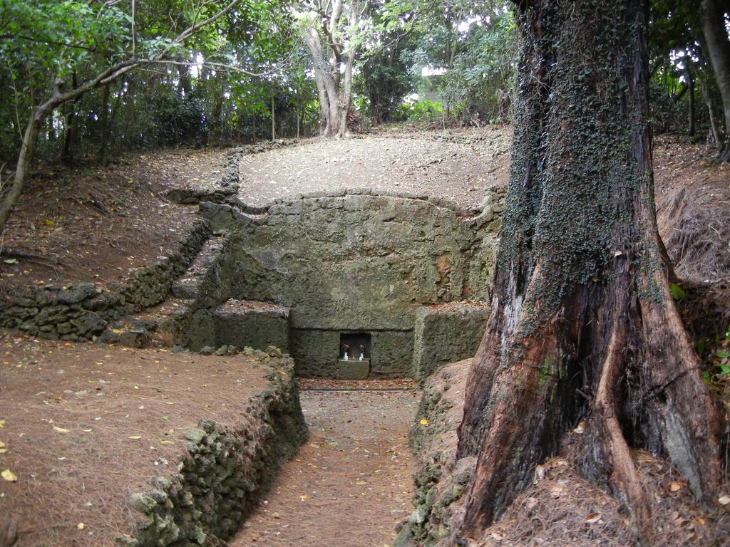 Old Okinawan Family Tomb, Ишигаки
