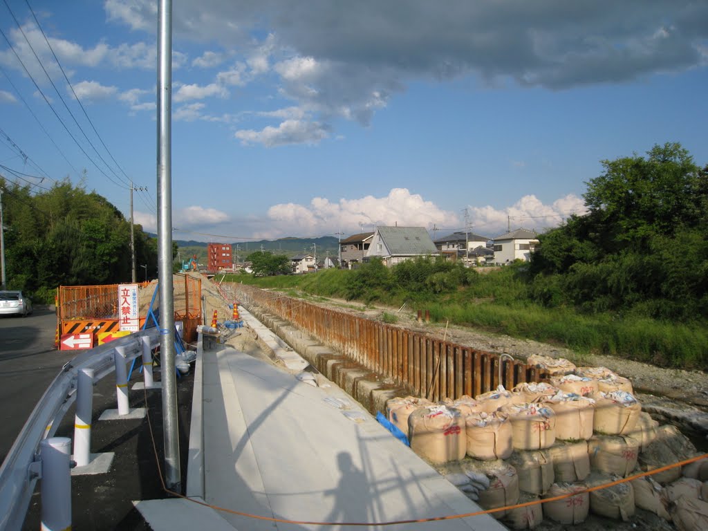 改修中の煤谷川(2010年5月), Хираката