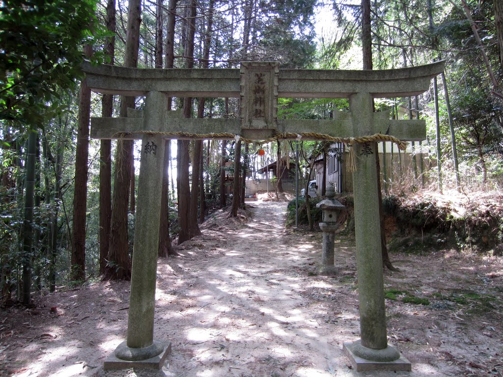 京田辺市三山木山田・芝山神社, Хираката
