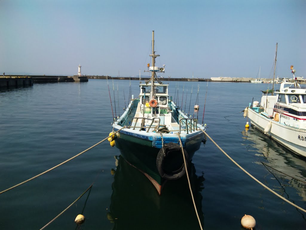 Fishing Boat in Ito Port, Ито