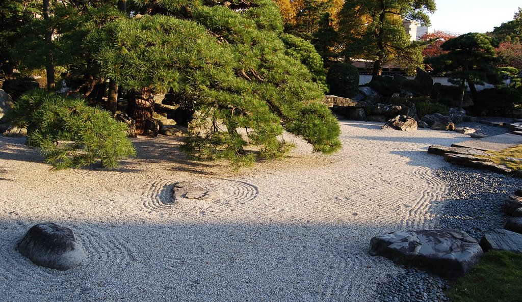 Karesansui - dry garden with raked gravel, Анан