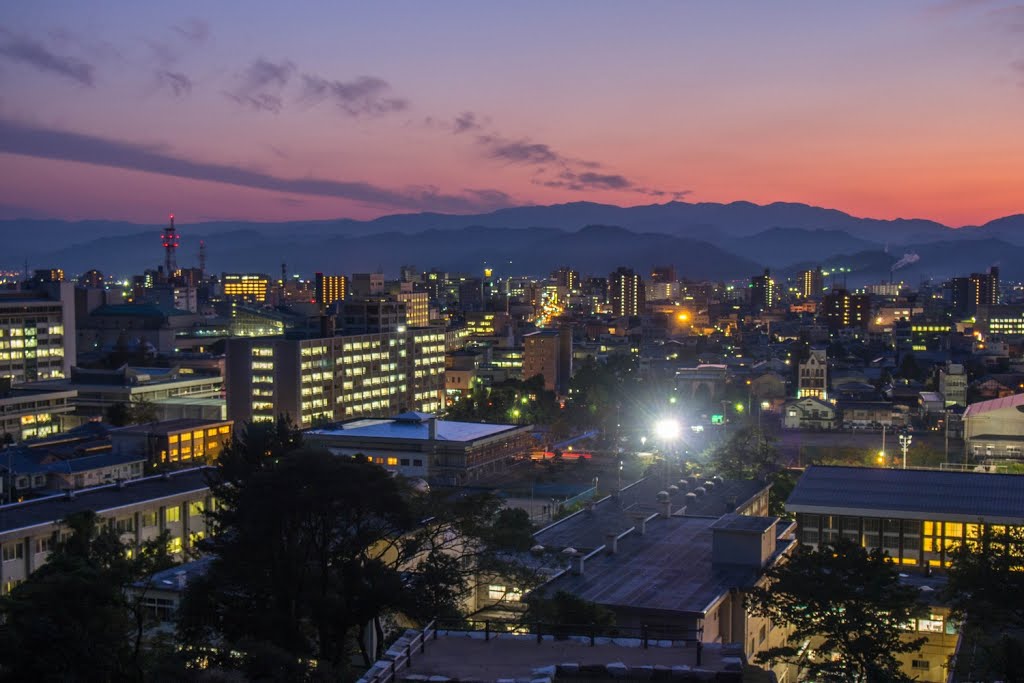 久松山からの鳥取市夜景 Night view of Tottori City, Йонаго