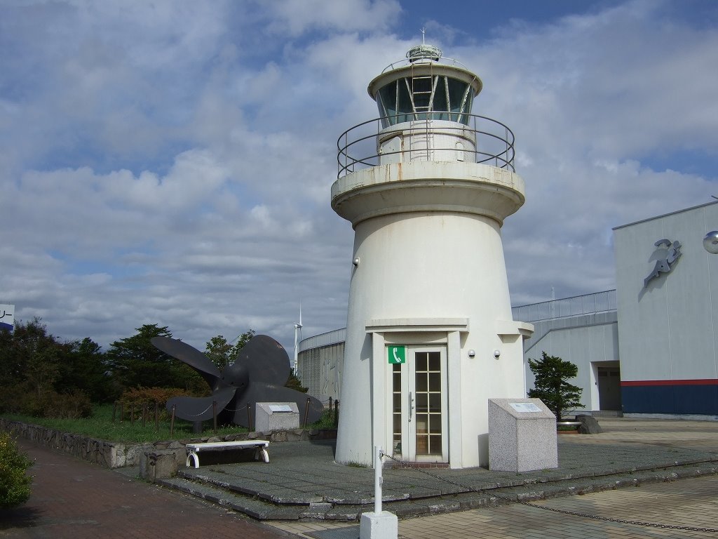 Old Light house at Port of Muroran 旧室蘭港北防波堤灯台, Муроран